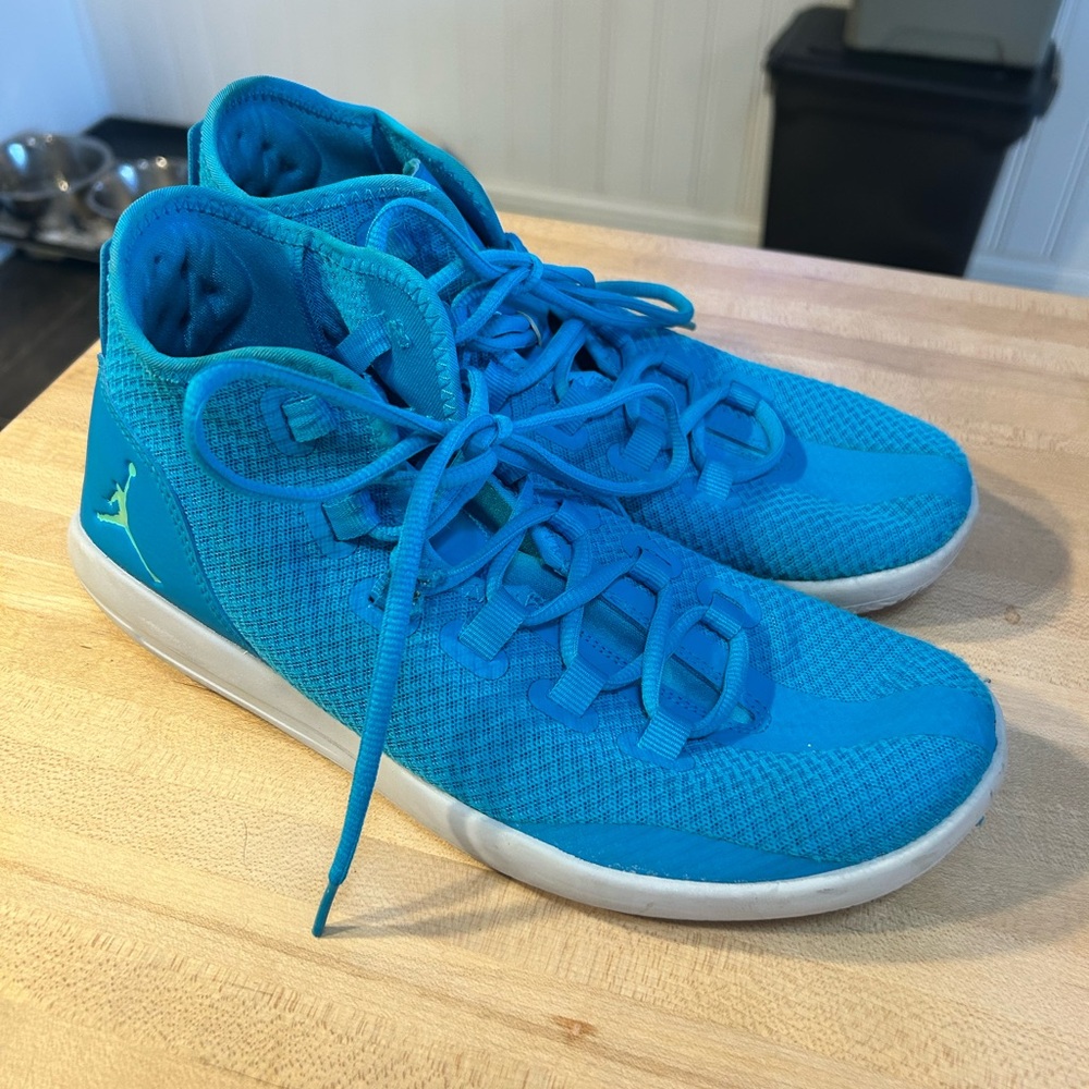 Men’s Nike Air Jordan Reveal Blue Lagoon Green Glow size 9.5